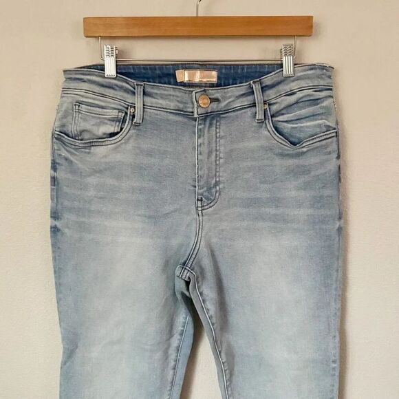 KUT FROM THE KLOTH | Catherine High Rise Crop Straight Leg Light Wash | Size 14 - Picture 3 of 8